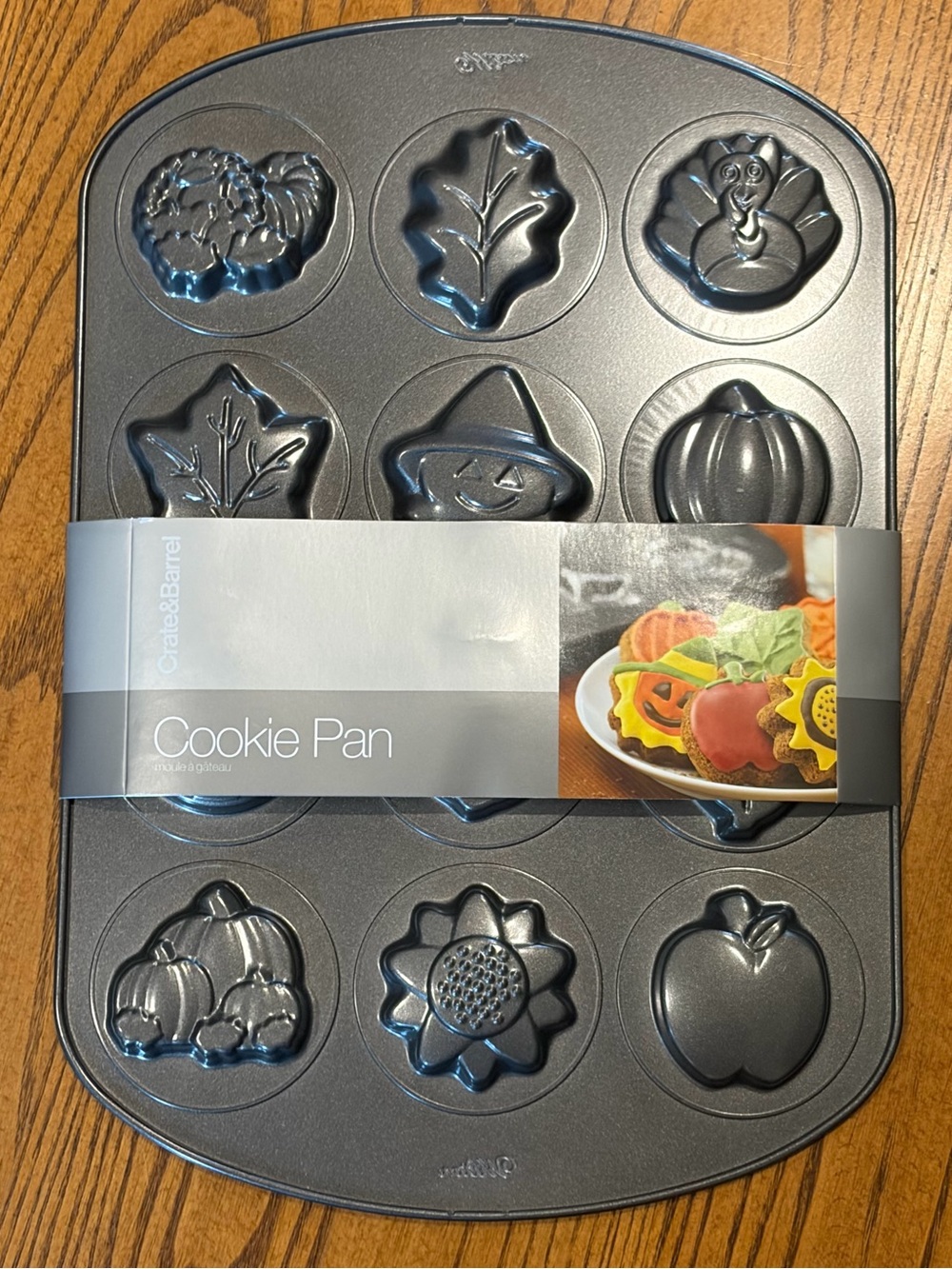 Crate&Barrel Autumn nonstick cookie pan